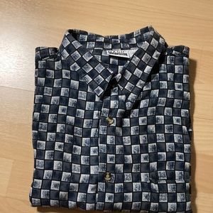 Men’s XL  short sleeve navy and cream patterned button down shirt.